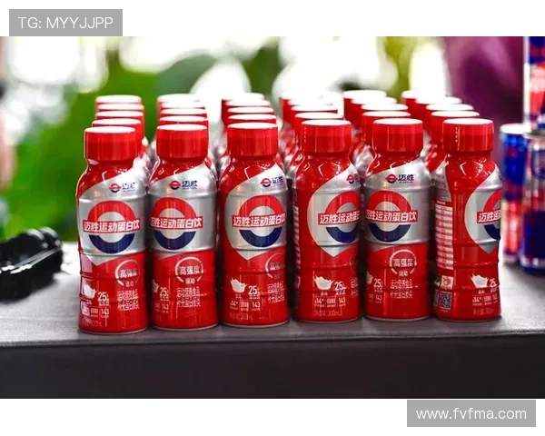 仲满家的冰箱里塞满了能量胶，连饮料都按训练时段分格放